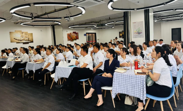 “食”刻守護(hù)，安全相伴！華逸府食品安全及營(yíng)養(yǎng)健康知識(shí)專項(xiàng)培訓(xùn)